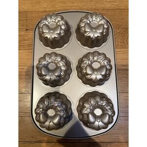 Holiday Wreath Mini Bundt Cake Pan 6-Cavity Bow Design Nonstick